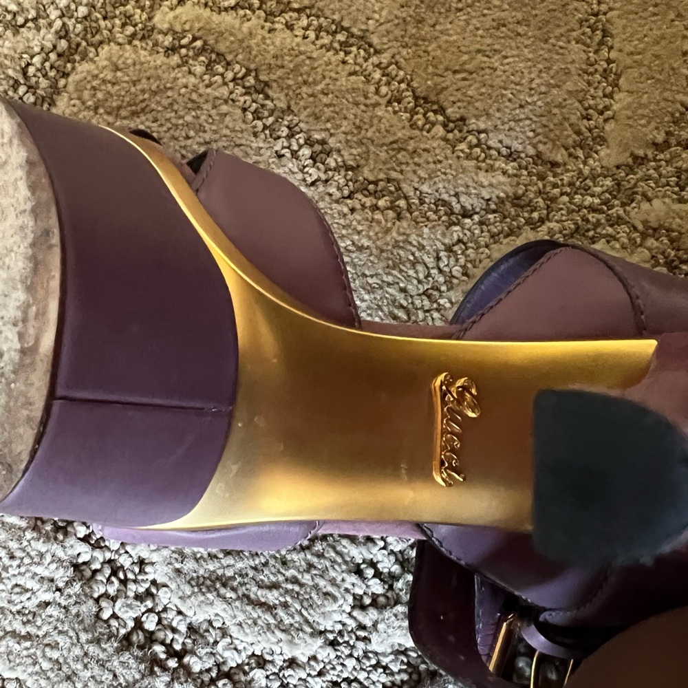 GUCCI " IMAN " Runway Purple Leather T Strap Double Buckle Sandals 37.5 Preowed - Picture 7 of 12